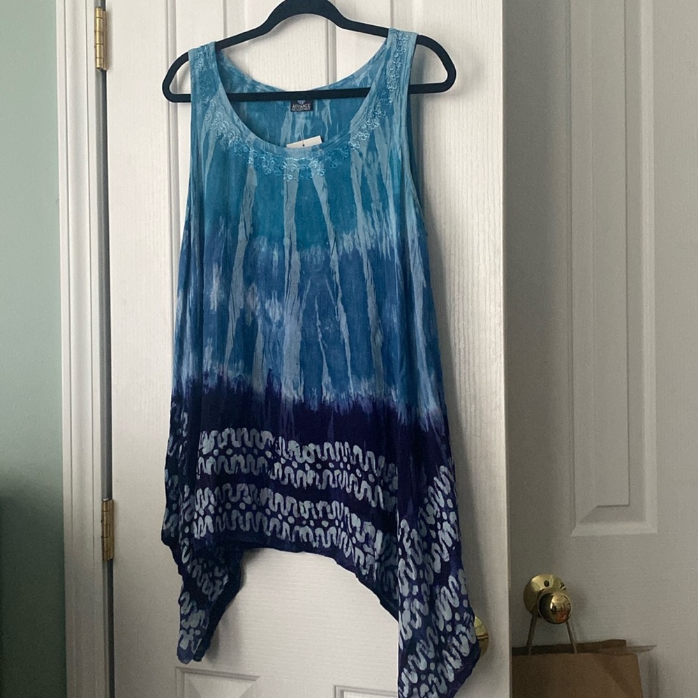 Advance one size fits most tie die sleeveless tunic top